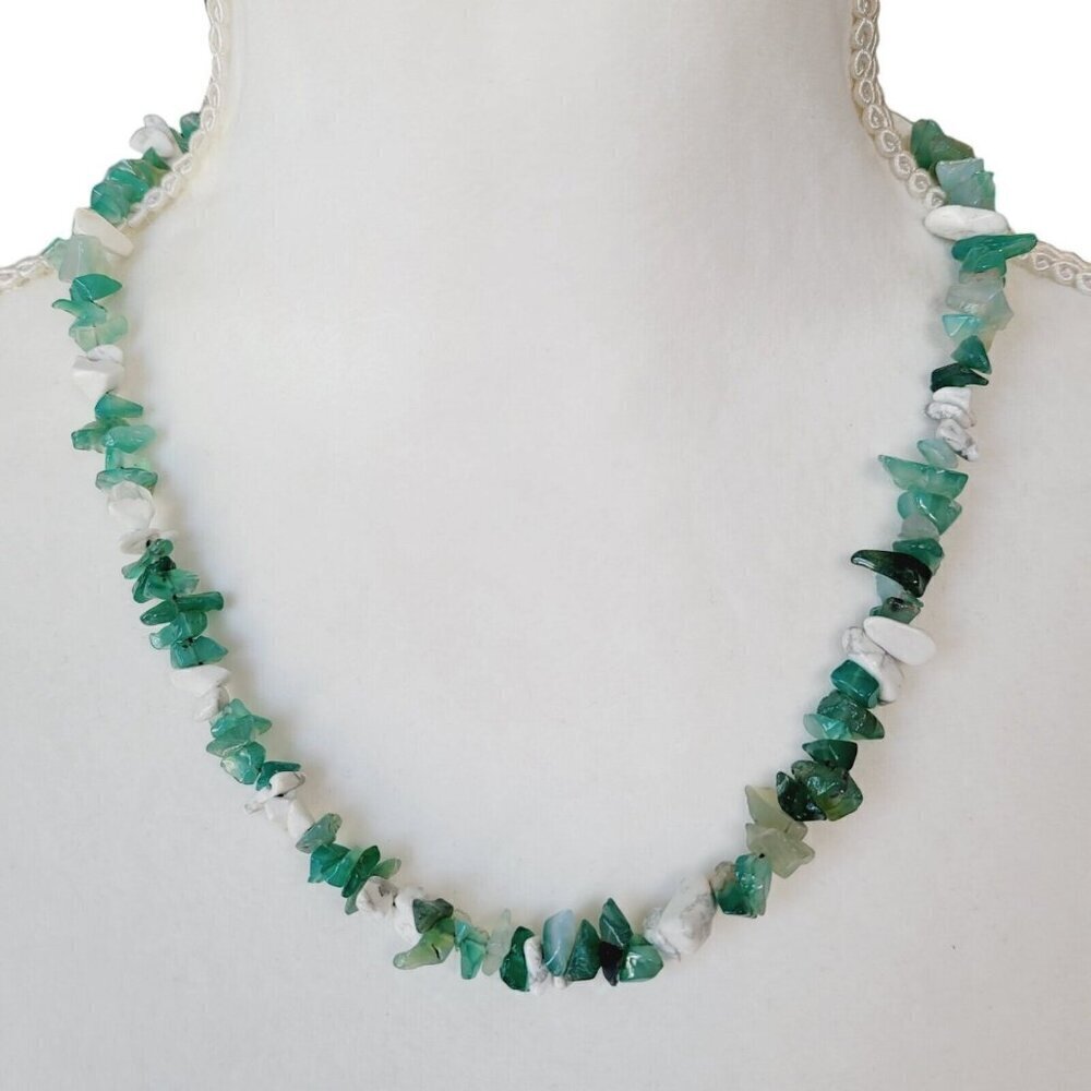 Artisan Green Chalcedony Quartz & Howlite Chip Beaded Necklace 20" Single Strand